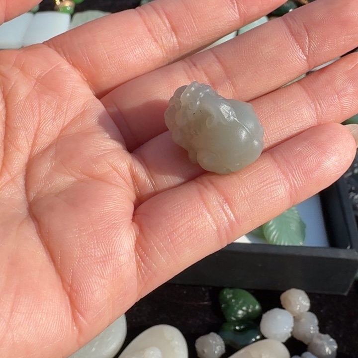 和田玉未镶嵌颈饰荣浩