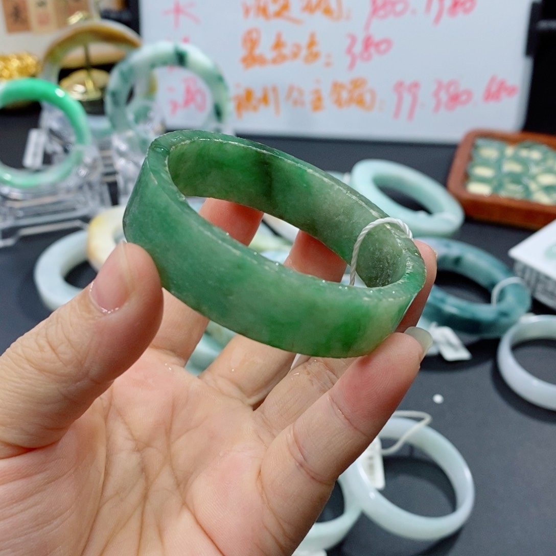 未镶嵌定制翡翠手镯定制翡翠