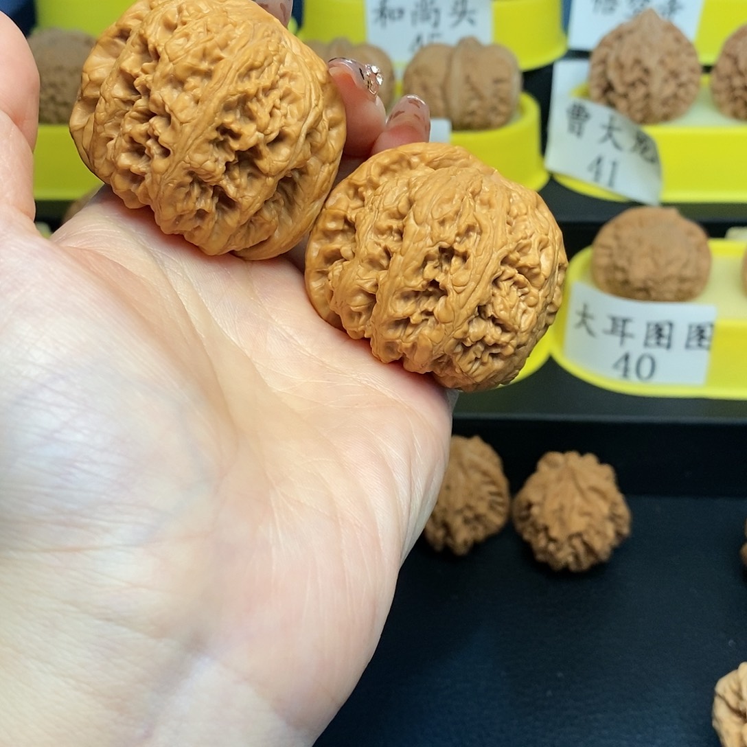 文玩核桃把件?****?粗筋