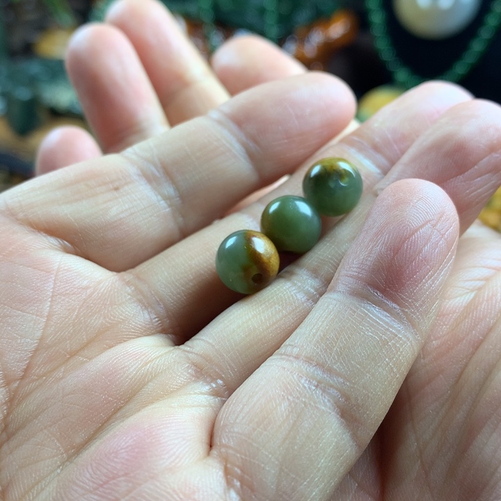 透闪石质玉吊坠未镶嵌玟*