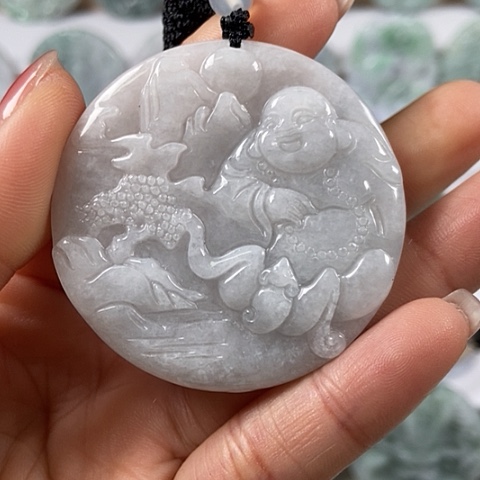 翡翠颈饰未镶嵌山水逍遥佛