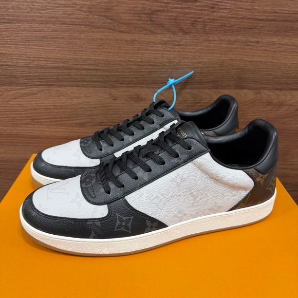 99新 LouisVuitton/路易威登 43码 Rivoli 白棕 低帮板鞋