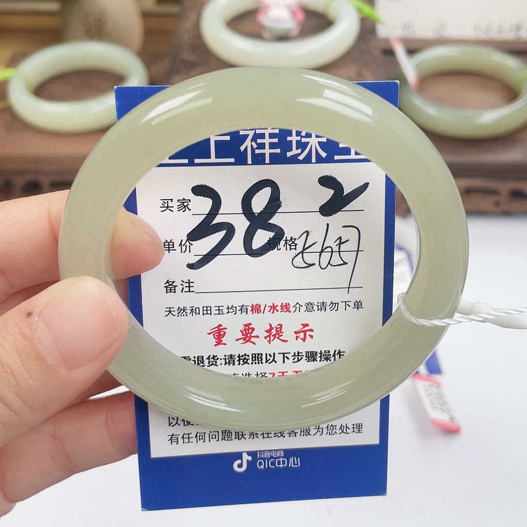 和田玉未镶嵌手镯