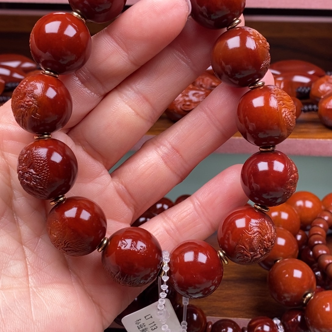 吉***师木质橄榄核回血直播间