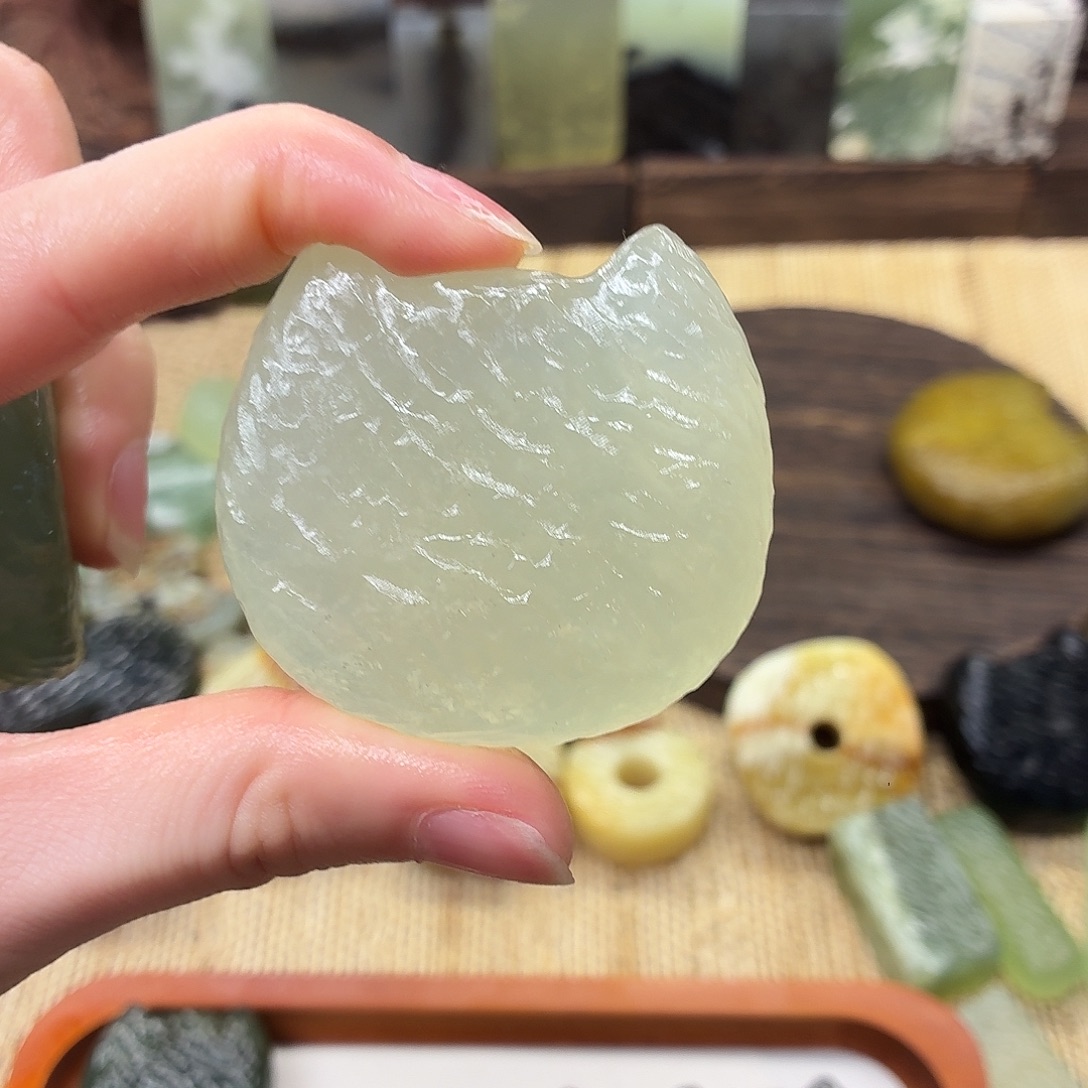 花****蛇纹石玉未镶嵌颈饰
