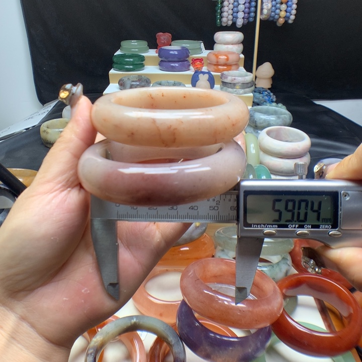 未镶嵌手镯石英质玉