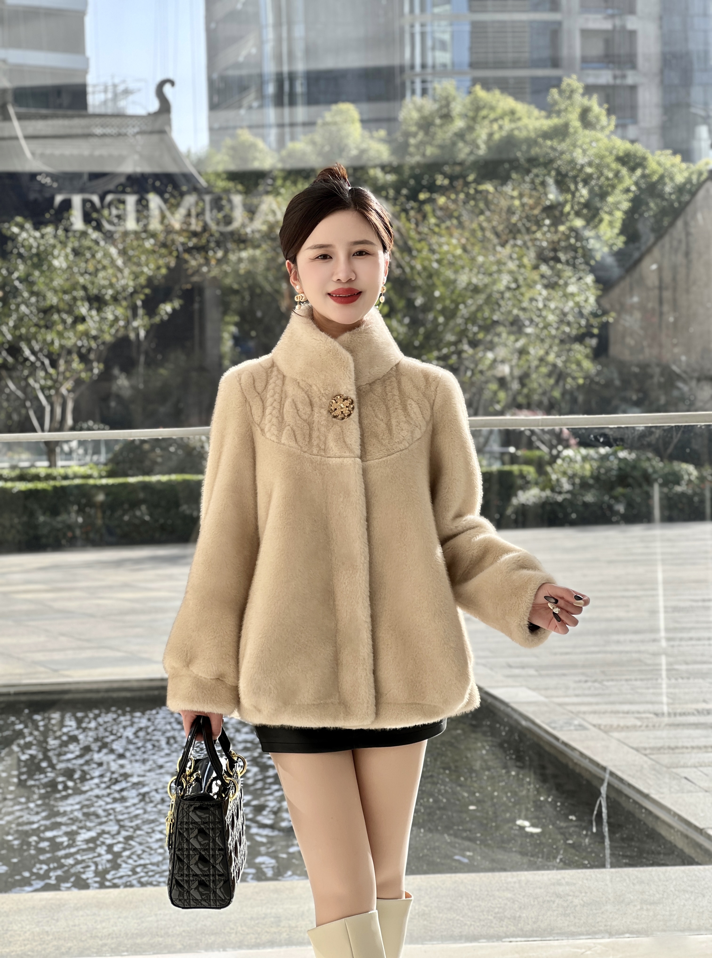 2025秋冬翻领常规款短款短外套宽松开衫厚款毛绒上衣时尚百搭8809