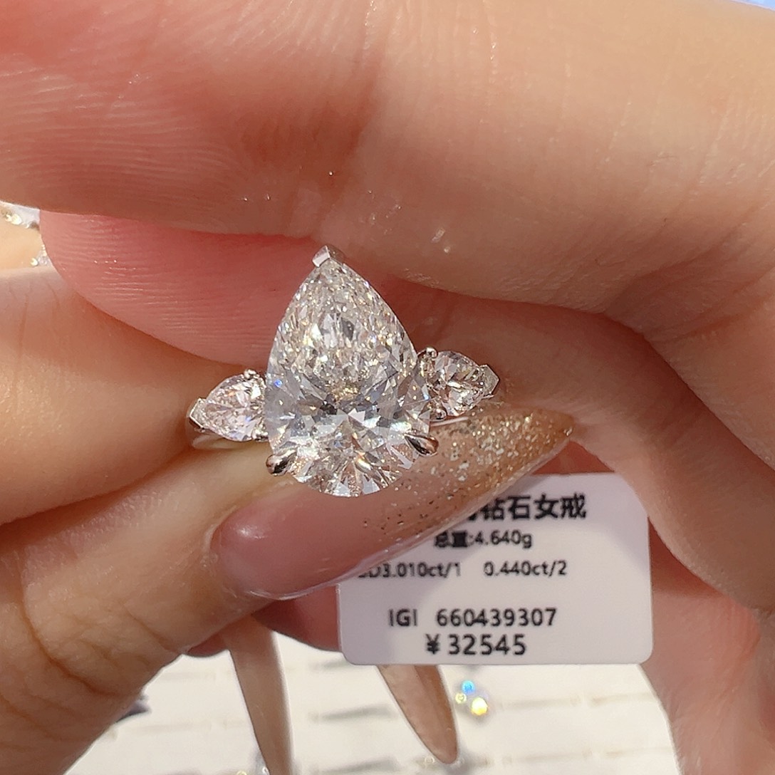 实验室培育钻石18K金镶嵌E色VS1带腰码3克拉