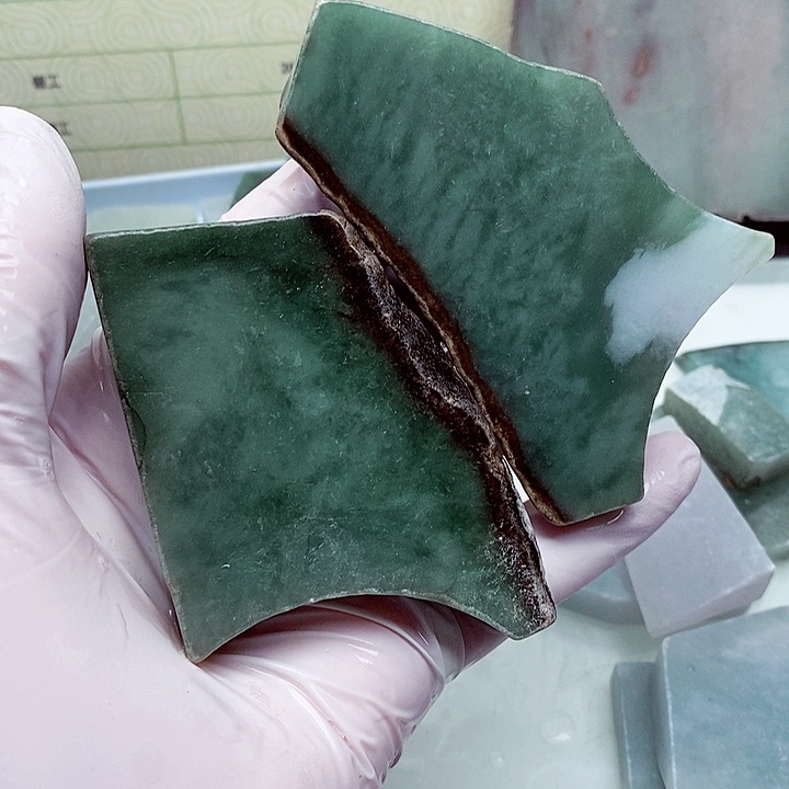 翡翠颈饰未镶嵌缅甸翡翠A货边角