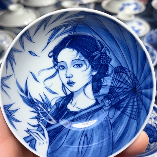 杯手绘青花美女普洱杯微瑕