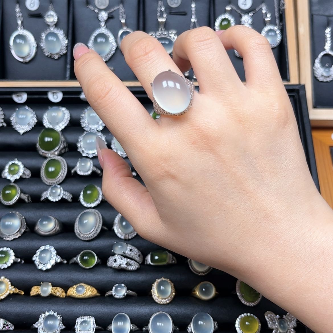 【闪购商品】岫玉戒指银S925镶嵌美*兔