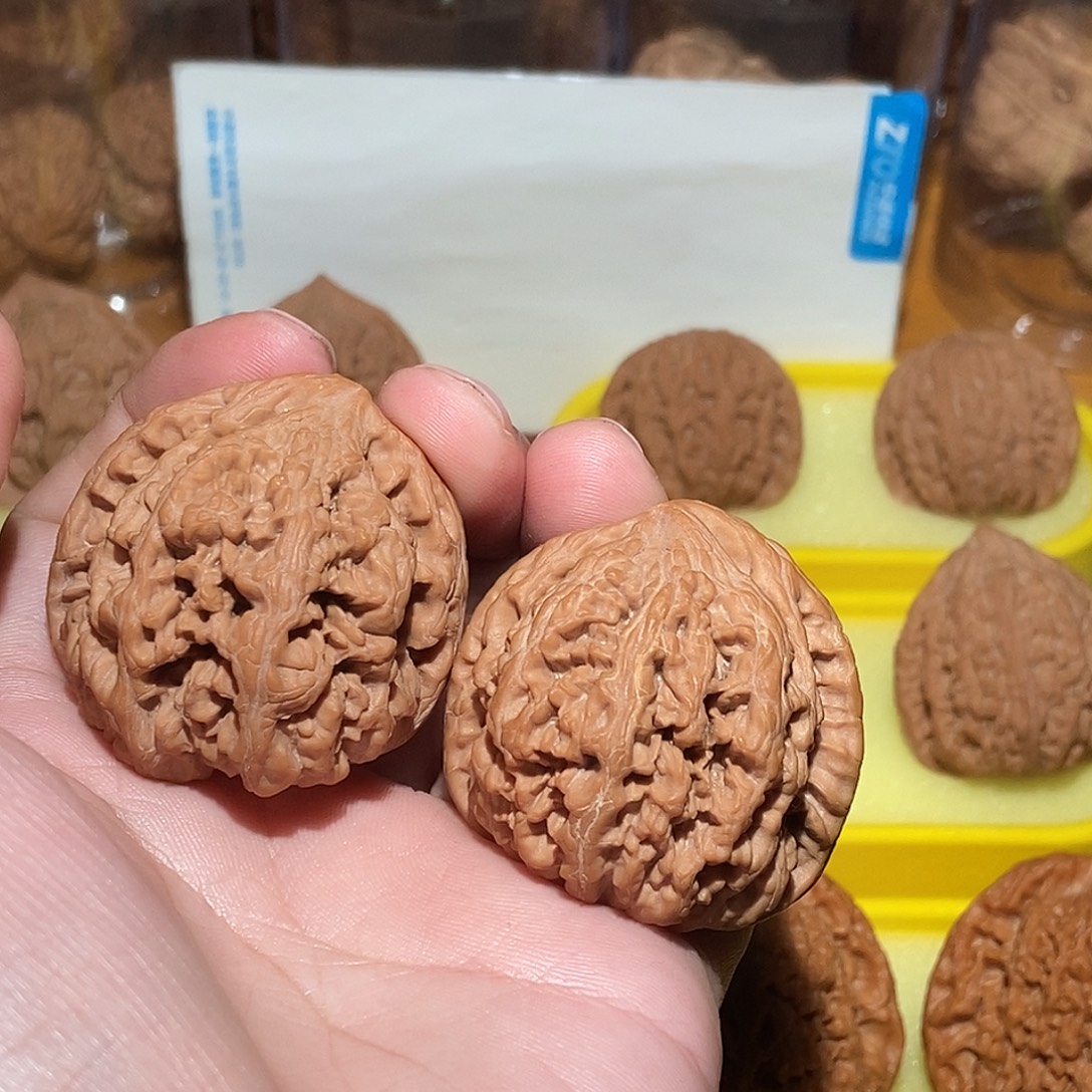 文玩核桃吊坠粗筋座山雕