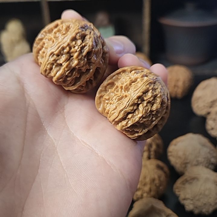 A***A文玩核桃吊坠35三角白