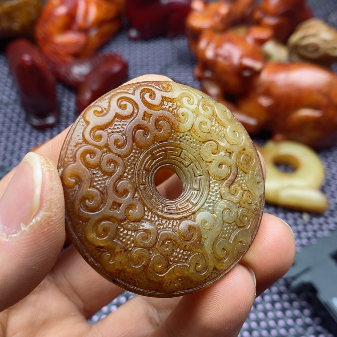 蛇纹石玉颈饰未镶嵌