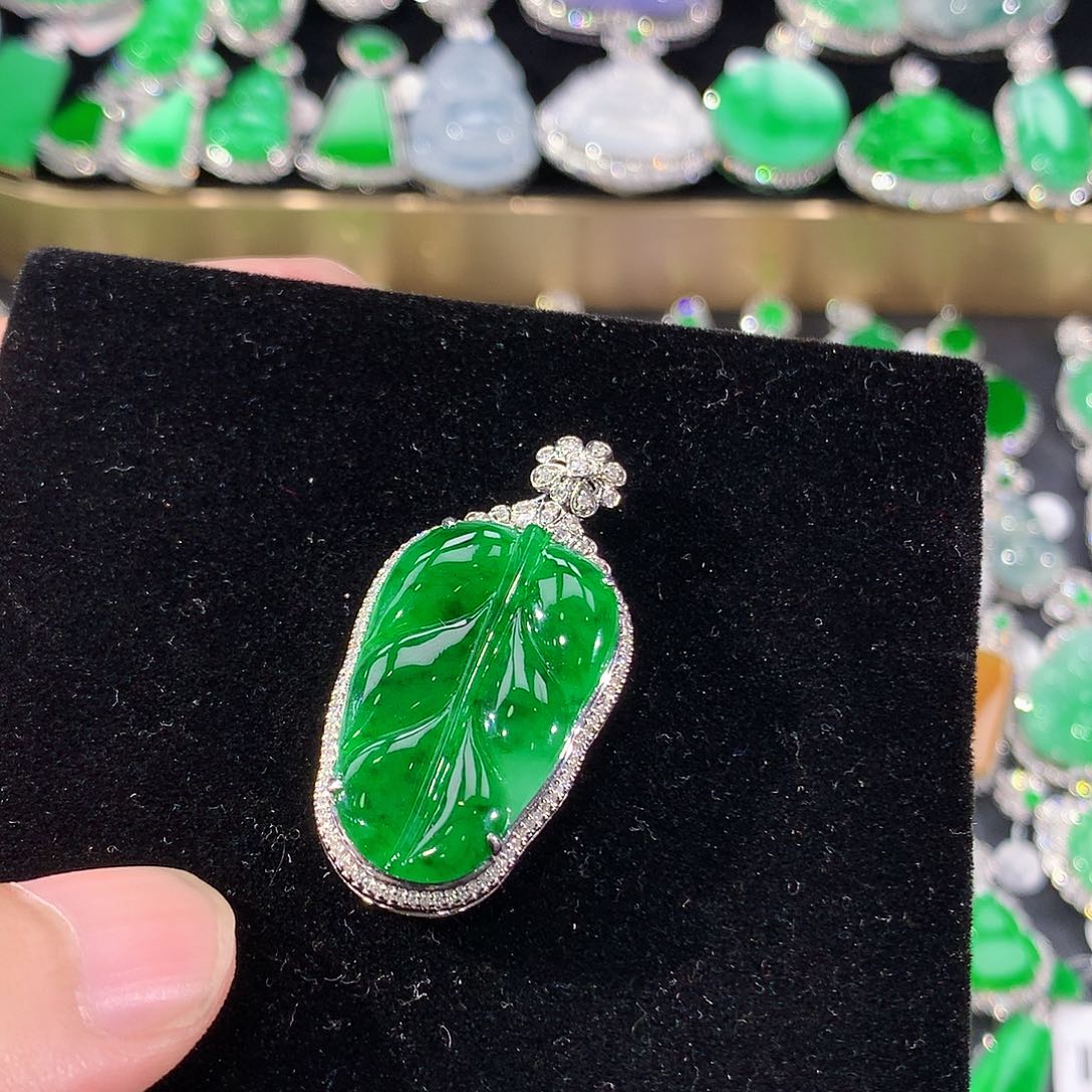 翡翠18K金镶嵌颈饰