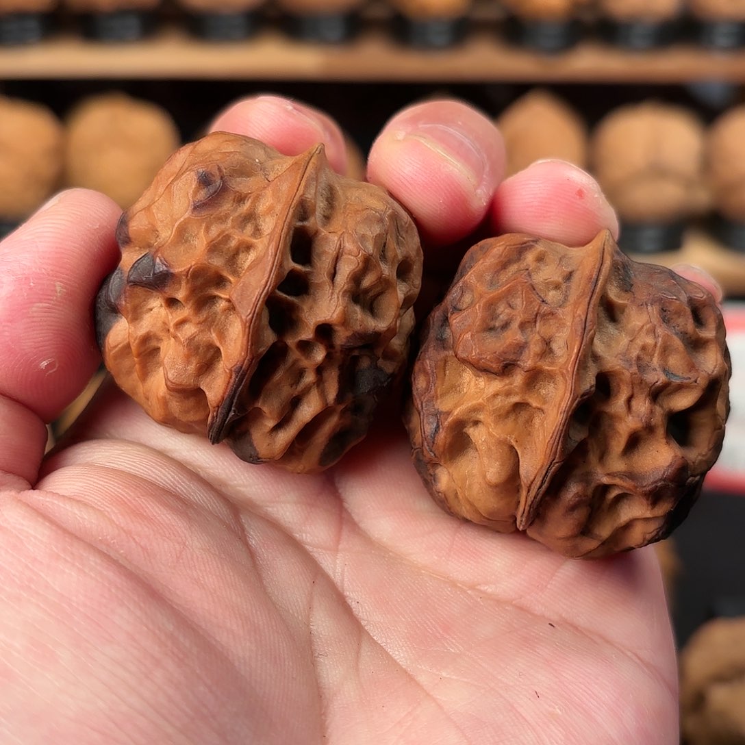 文玩核桃吊坠七彩水晶元宝