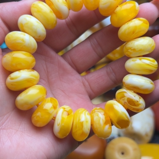 琥珀手串未镶嵌蜜蜡
