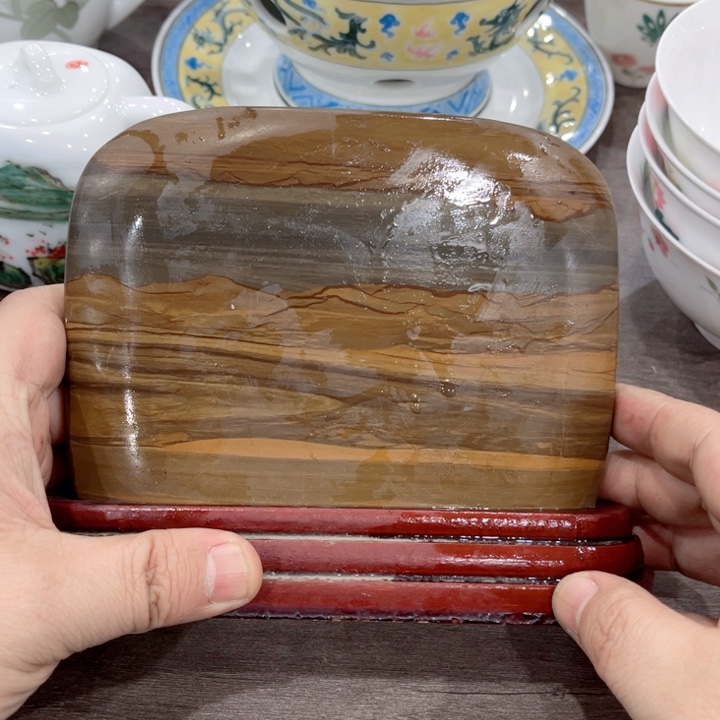 盘釉下五彩的瓷器和瓷器