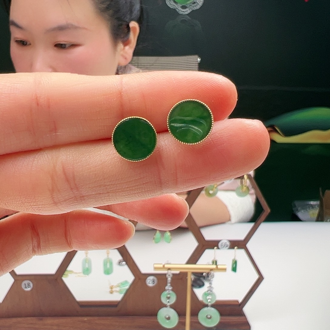 翡翠耳饰18K金镶嵌天然翡翠