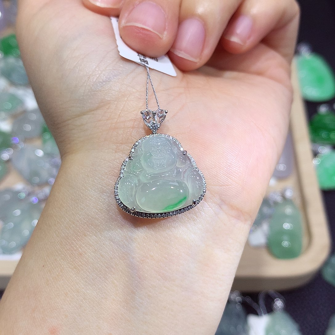 翡翠18K金镶嵌颈饰佛