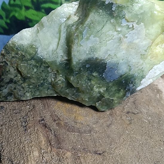 蛇纹石玉未镶嵌珠宝奇石