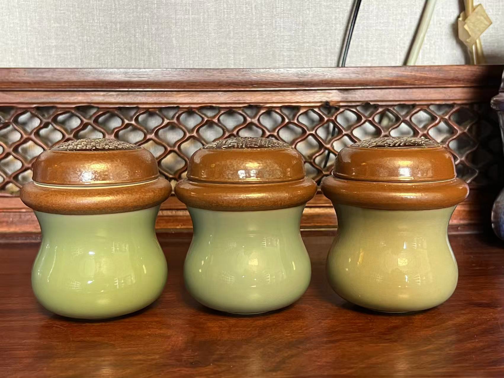  保定堆儿  龙泉窑   素色    黑虫