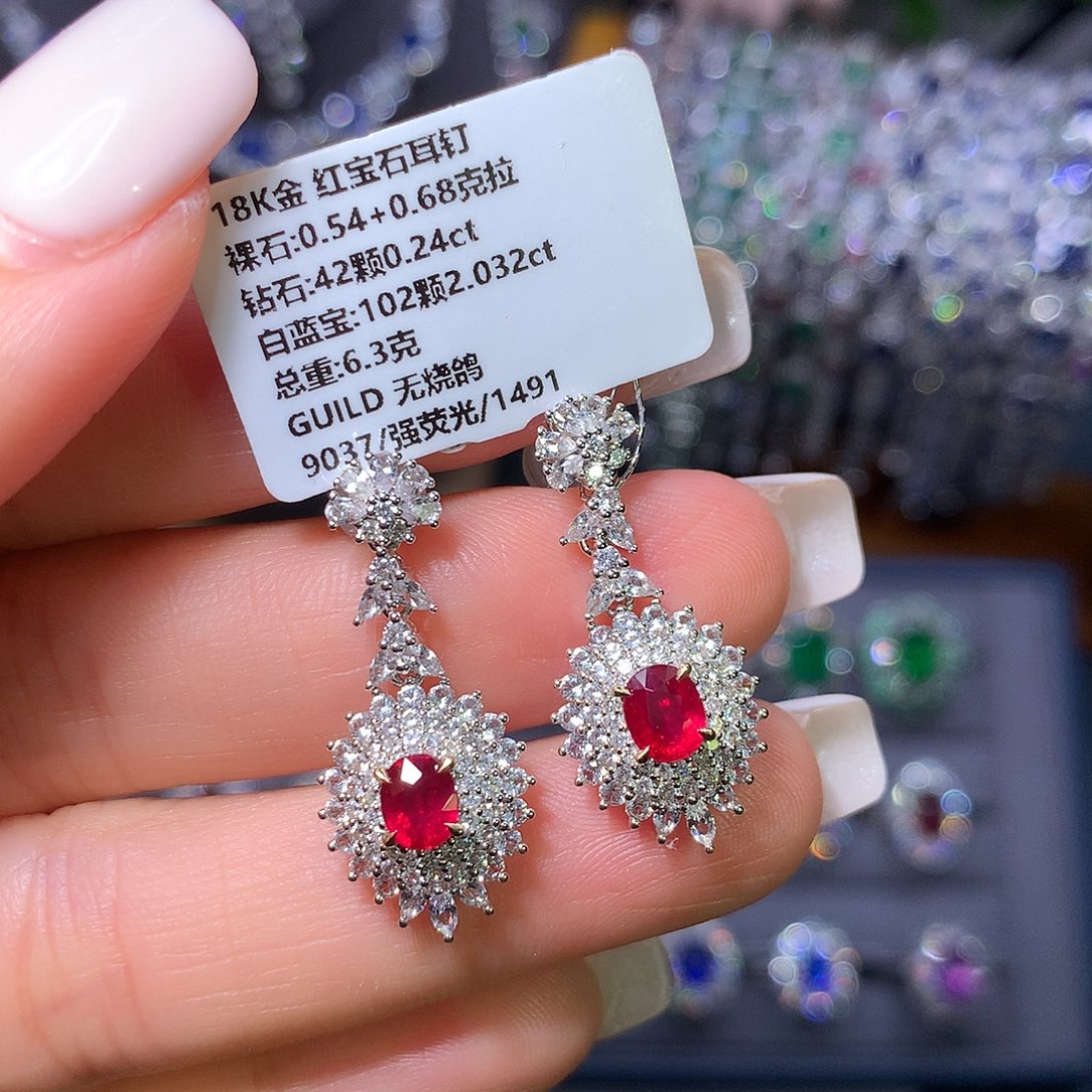 耳钉18K金镶嵌红宝石