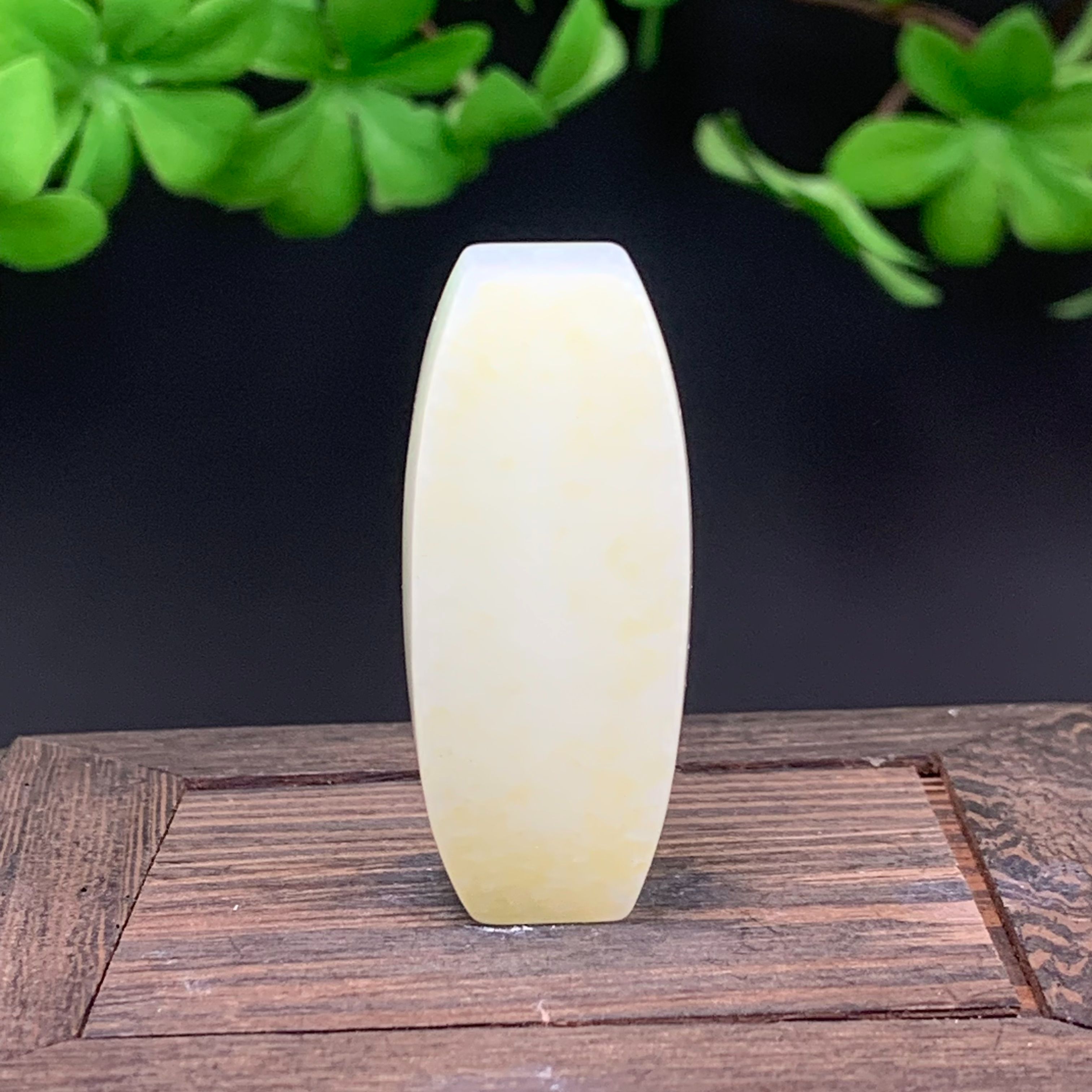 D007珠宝玉石精选和田玉吊坠