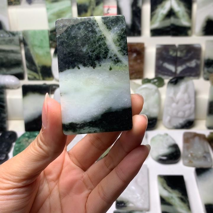 独山玉未镶嵌颈饰