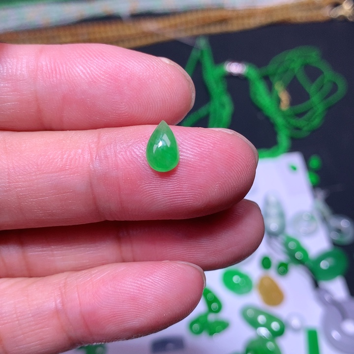 翡翠裸石阳绿小水滴