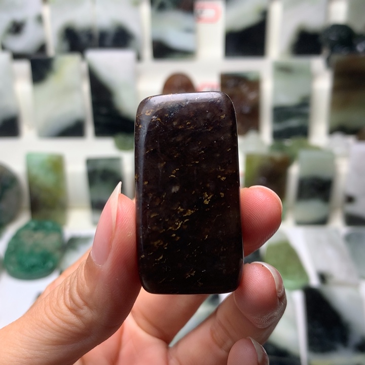 南***情独山玉未镶嵌颈饰