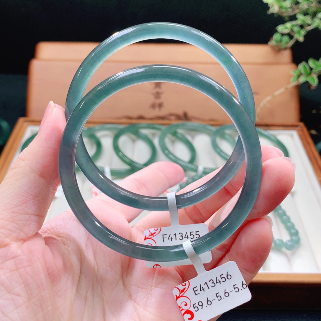 翡翠手镯（圆镯）未镶嵌