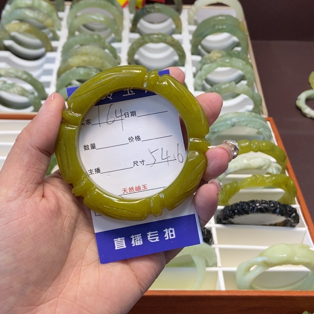 蛇纹石玉手镯未镶嵌