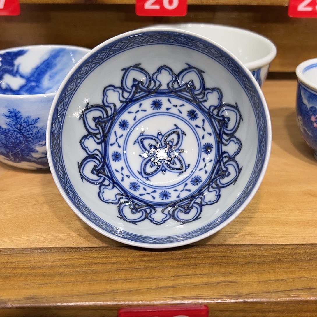 W****青花手工宝相品茗杯