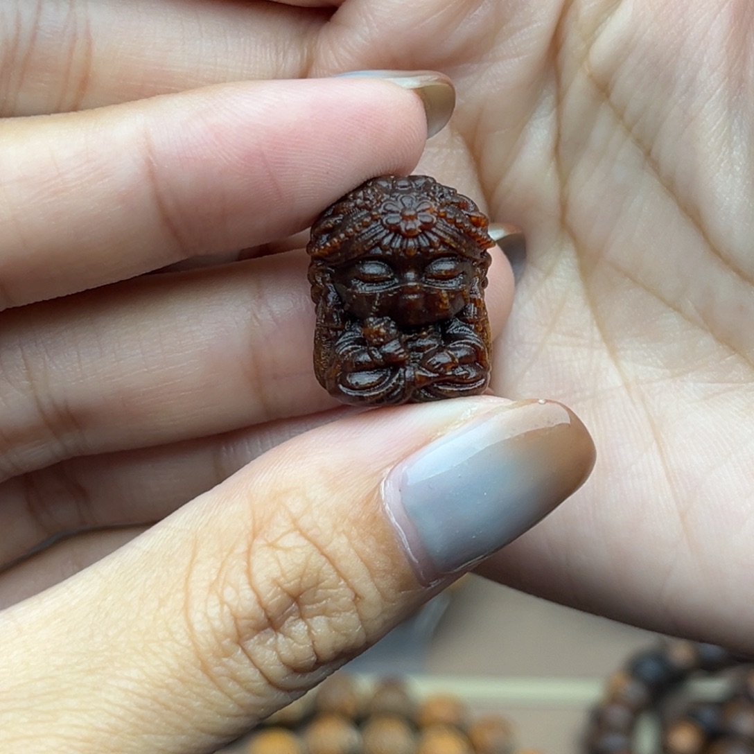 尊***岭贡木巴布亚扎基拉姆