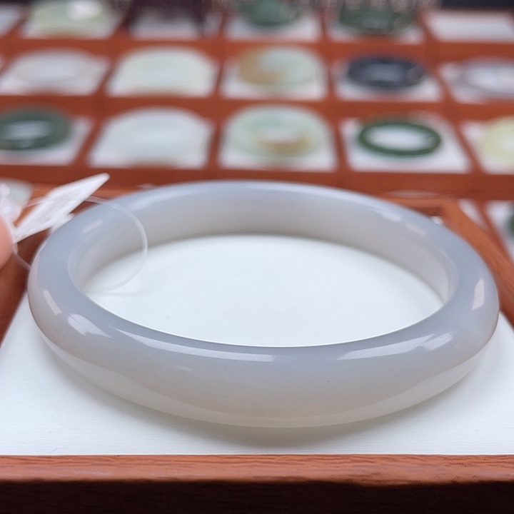 和田玉未镶嵌手镯藕紫色