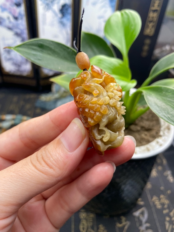 天然缅甸A货翡翠特色红黄翡凤凰于飞手工雕刻女款