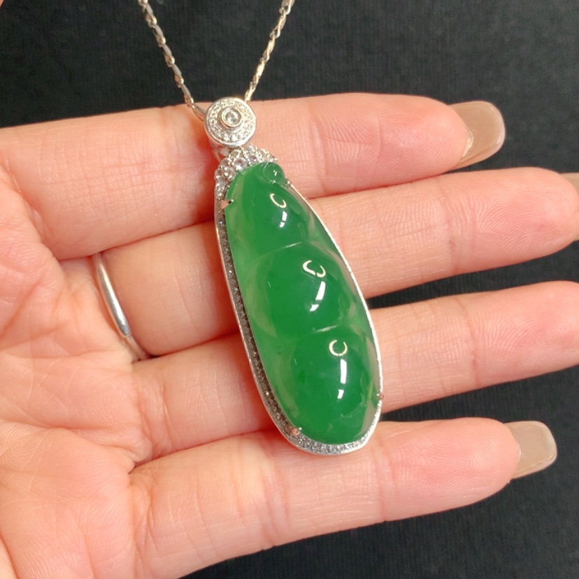 【闪购商品】颈饰18K金镶嵌翡翠福豆