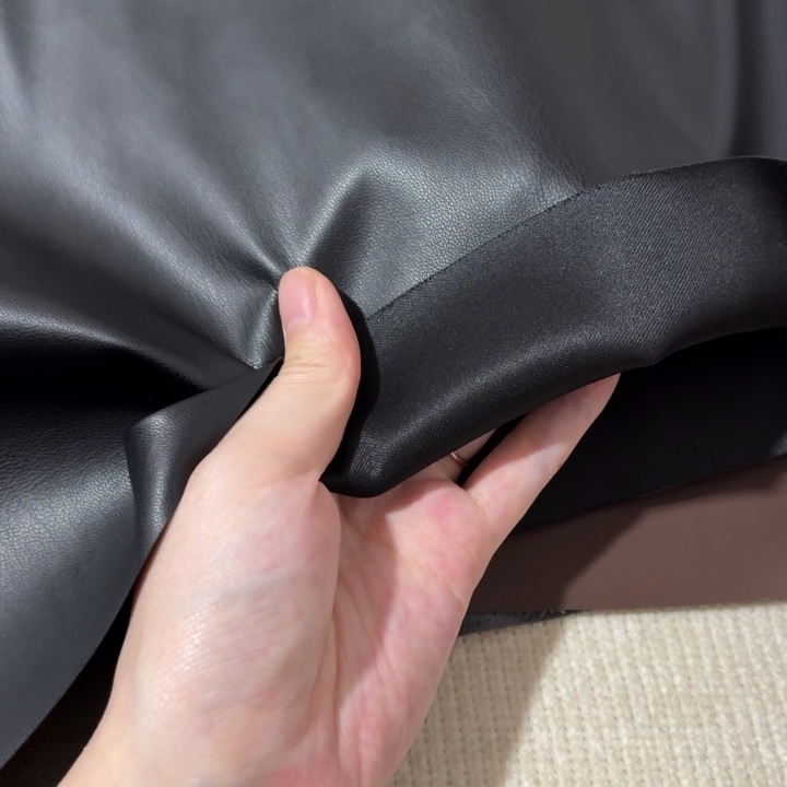 混纺黑色针织底弹力软皮1米。  