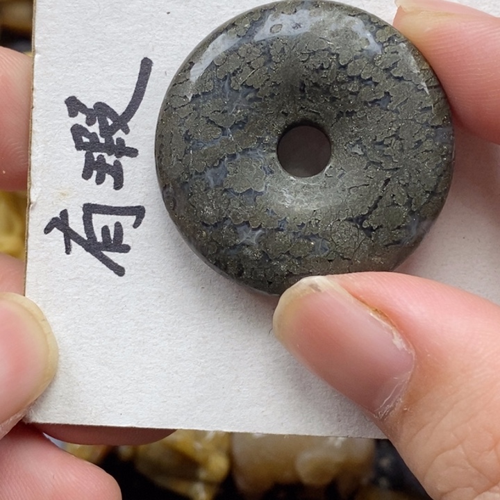 硅化珊瑚（珊瑚玉）未镶嵌颈饰