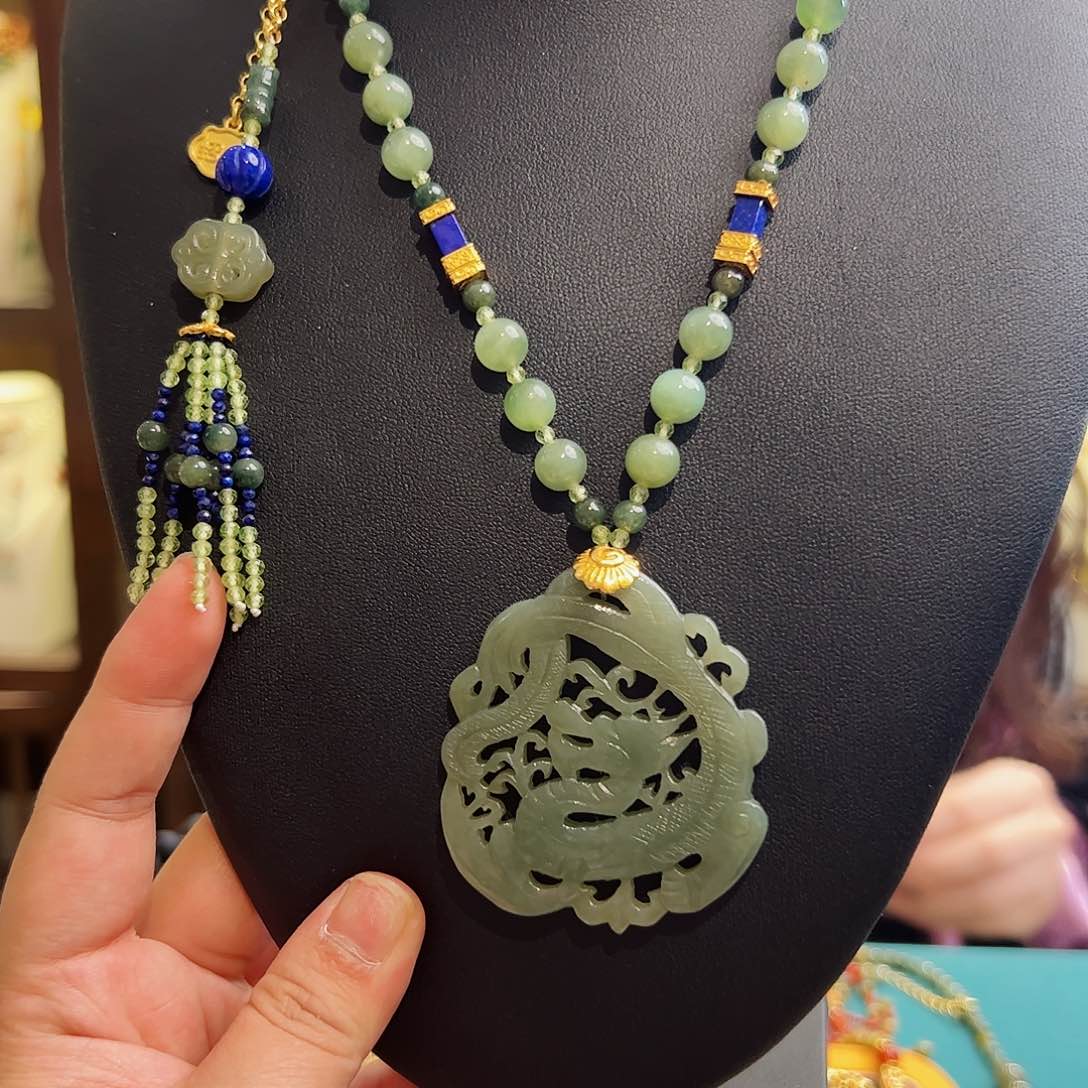 翡翠颈饰未镶嵌古风