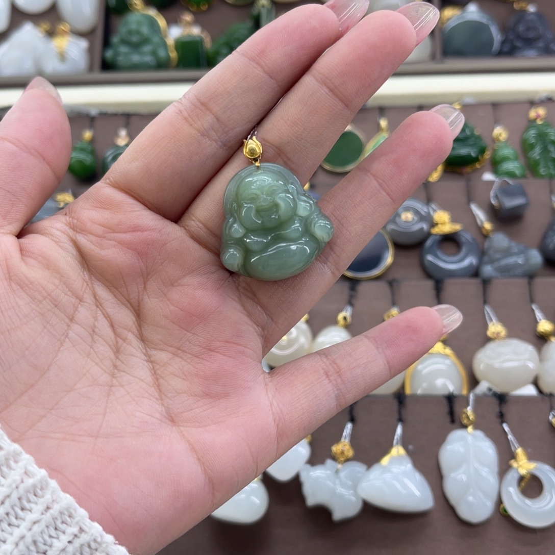 和田玉18K金镶嵌吊坠(赠链)