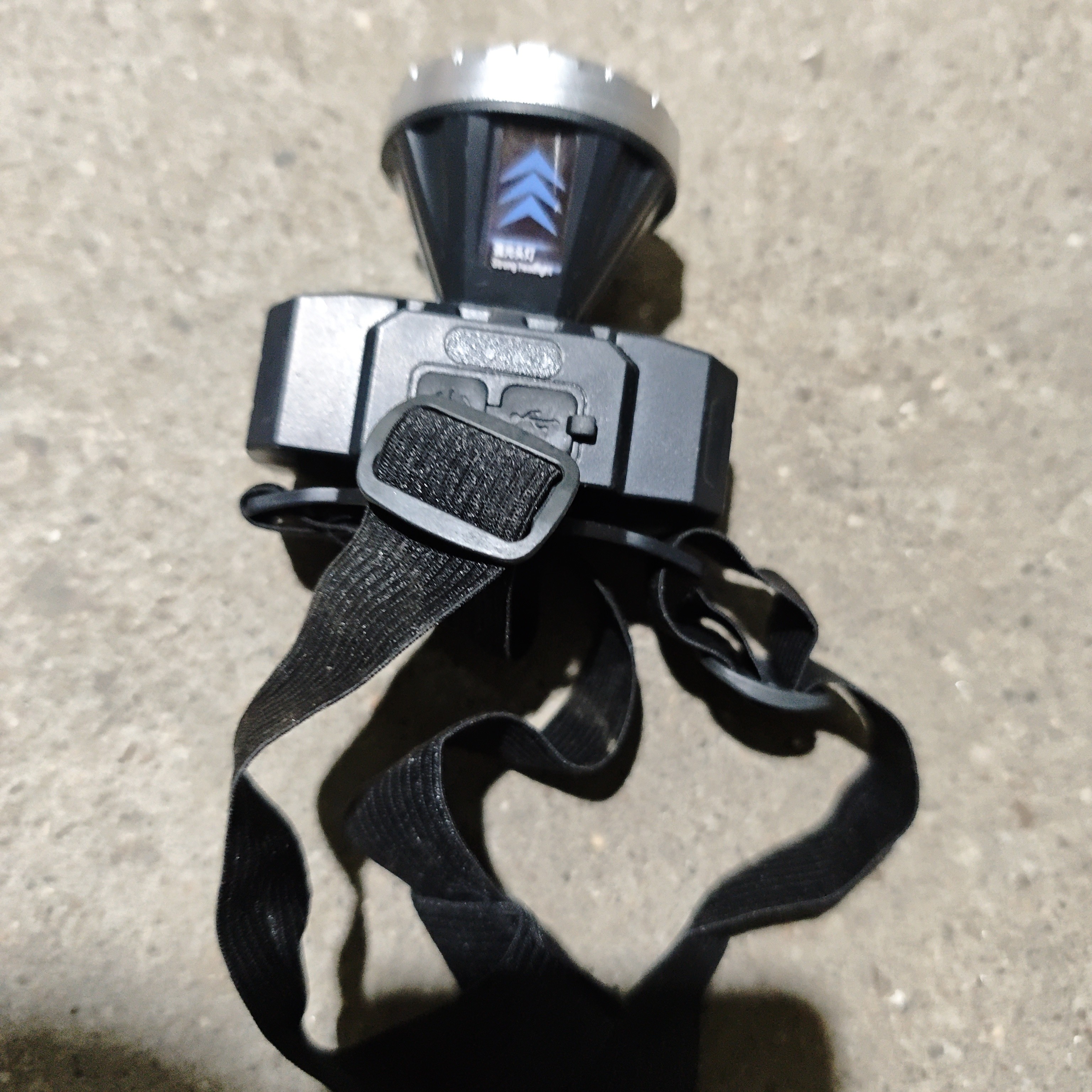 手电筒音箱手电筒一个的价格，音箱上的手电筒一个的价格。