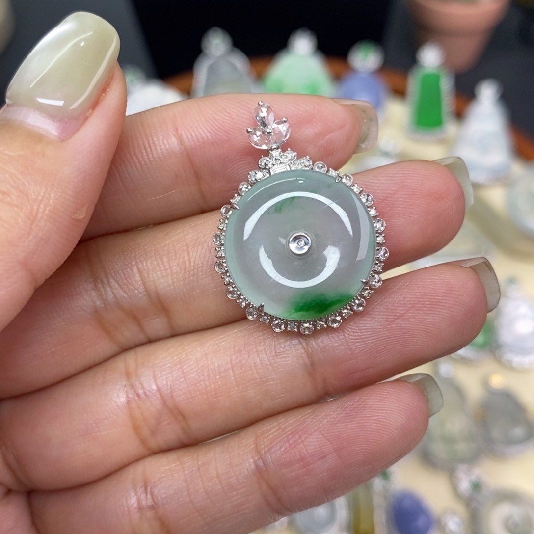 翡翠颈饰18K金镶嵌华A货翡翠