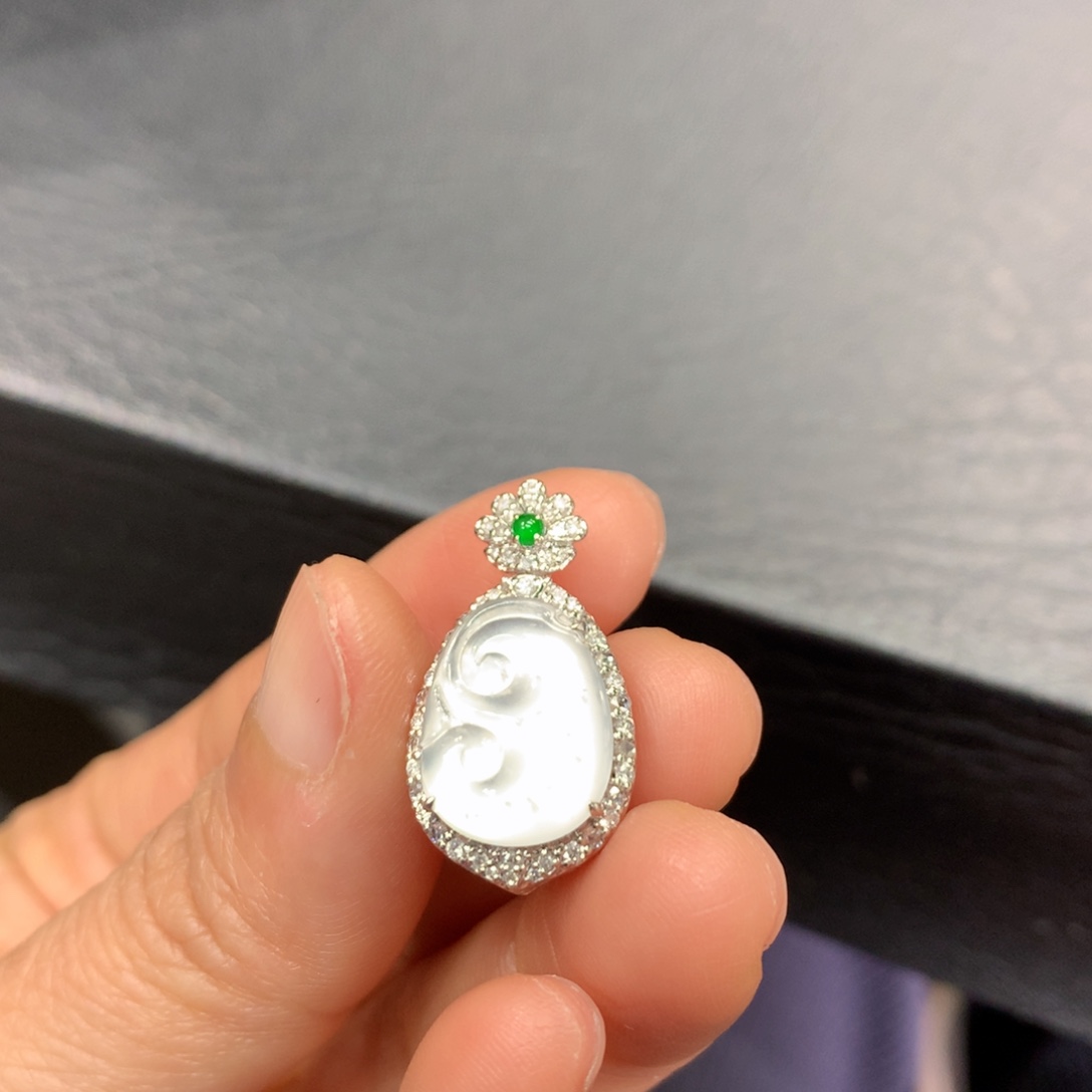 翡翠18K金镶嵌吊坠(不含链)