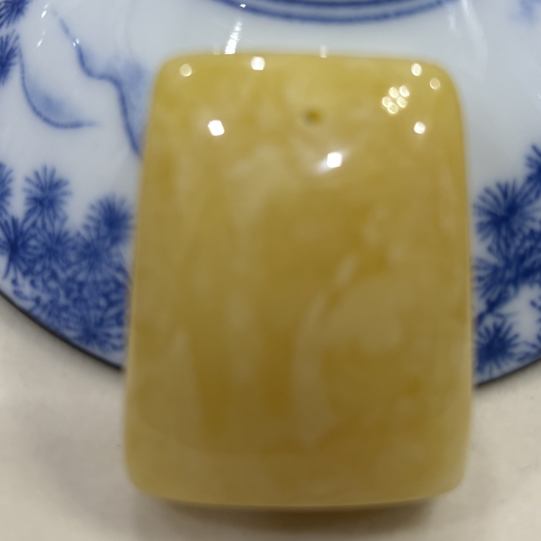 天然蜜蜡浓蜡无事牌卡35.3～26.1mm重量11.5克