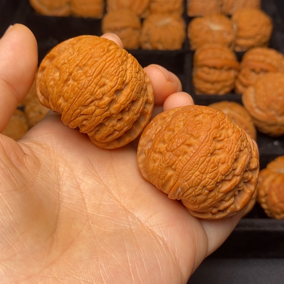 文玩核桃把件秦岭野生核桃