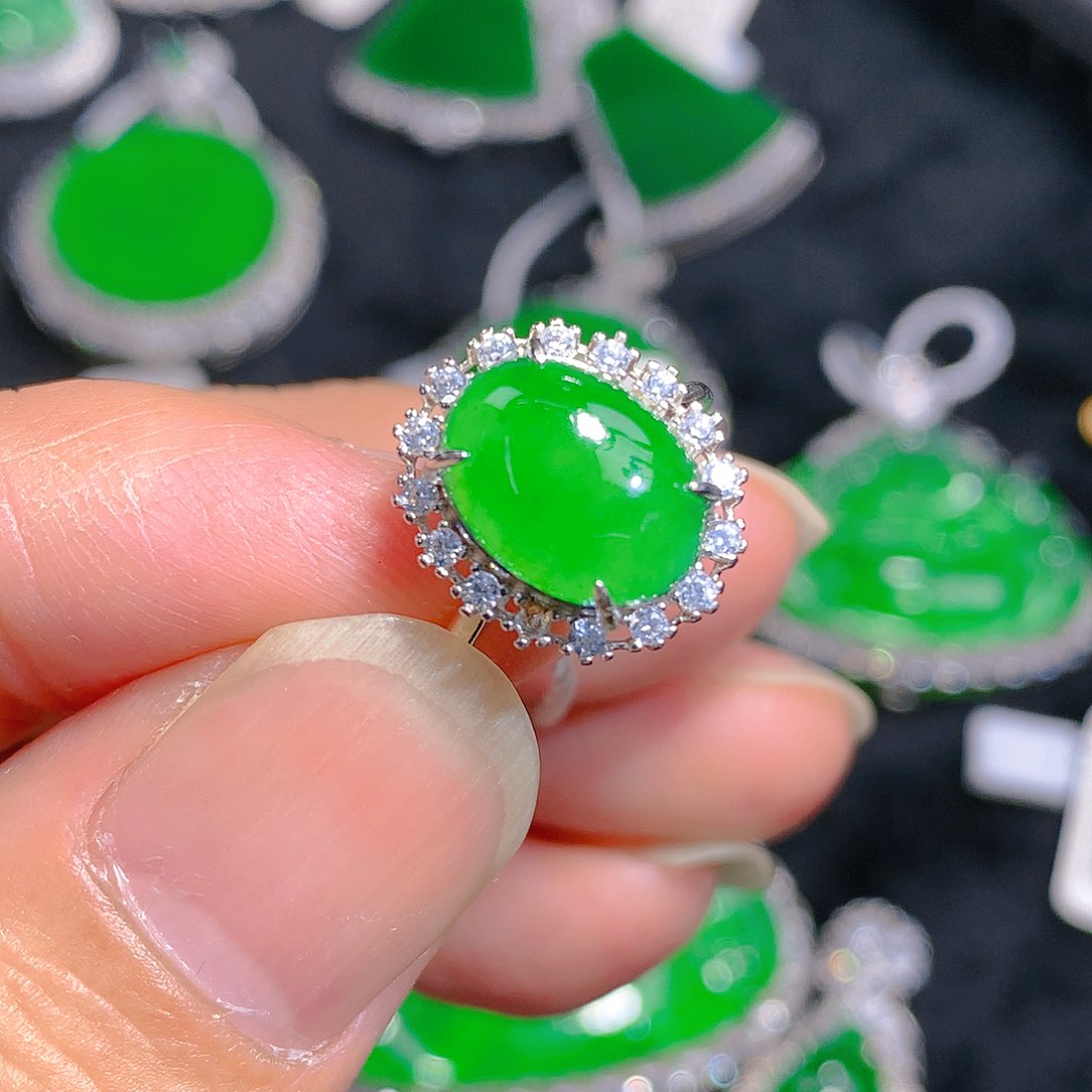 翡翠颈饰银S925镶嵌戒指