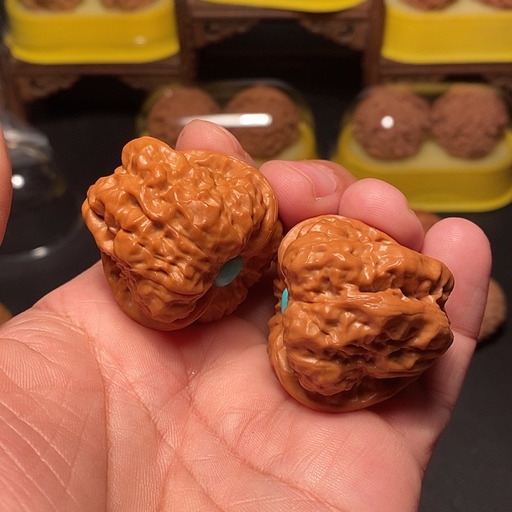 文玩核桃吊坠40尺，镶嵌蛤蟆头