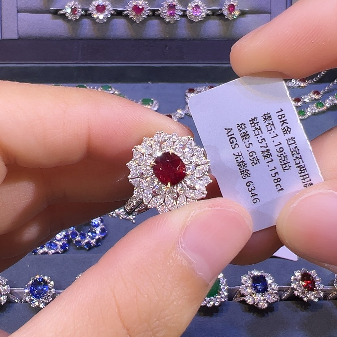 戒指18K金镶嵌红宝石